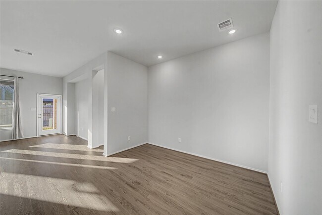 Building Photo - 1207 Carswell Grove Dr