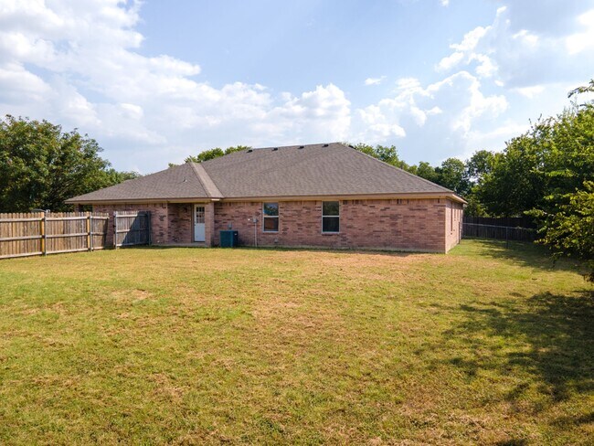 Building Photo - 1405 Chips Dr