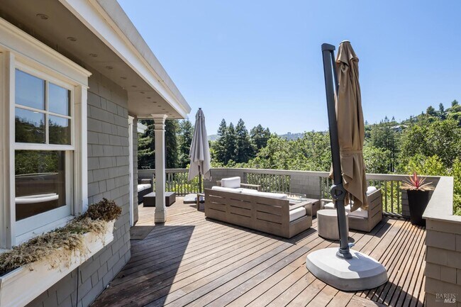 Building Photo - 137 Del Casa Dr