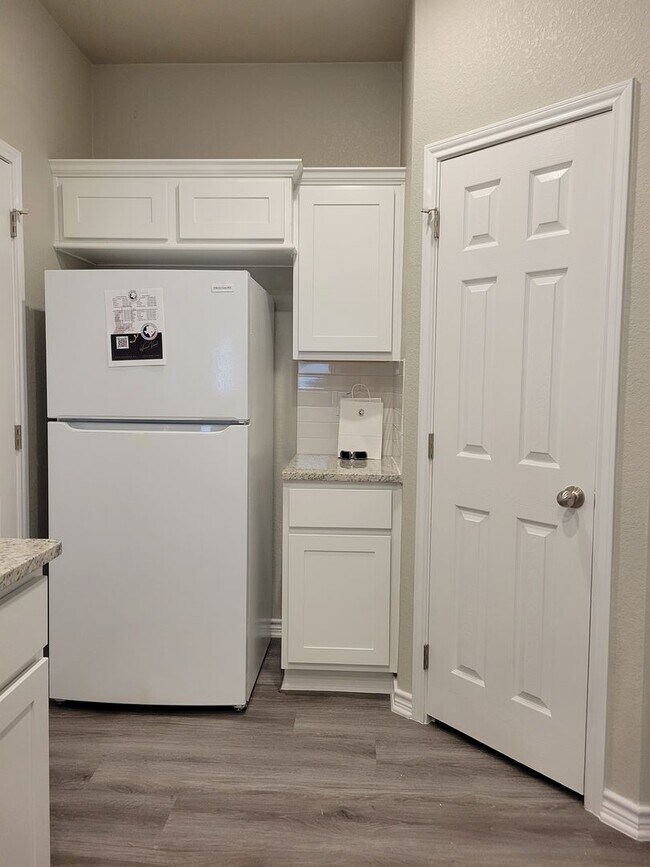 Building Photo - 1606 Pontotoc