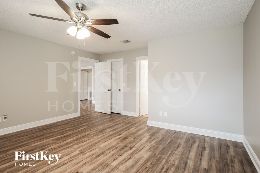 Building Photo - 6181 Island Forest Dr