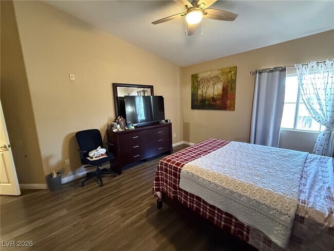 Building Photo - 401 Amber Pine St