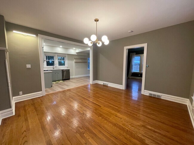 Building Photo - Three Bedroom Home in Kalamazoo