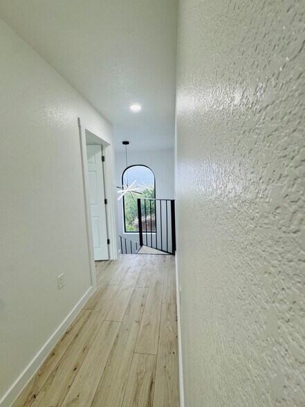 Building Photo - 387 Old Lockhart Rd