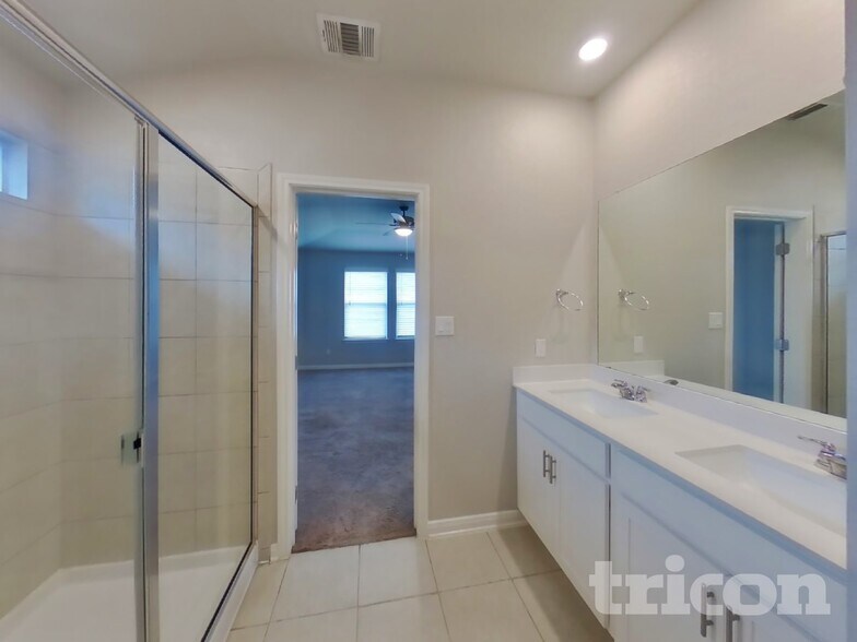 Building Photo - 13602 Paxton Blvd