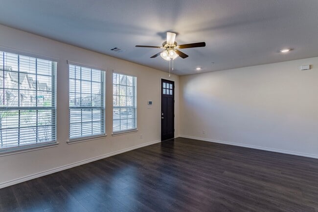 Building Photo - 326 Shasta Dr