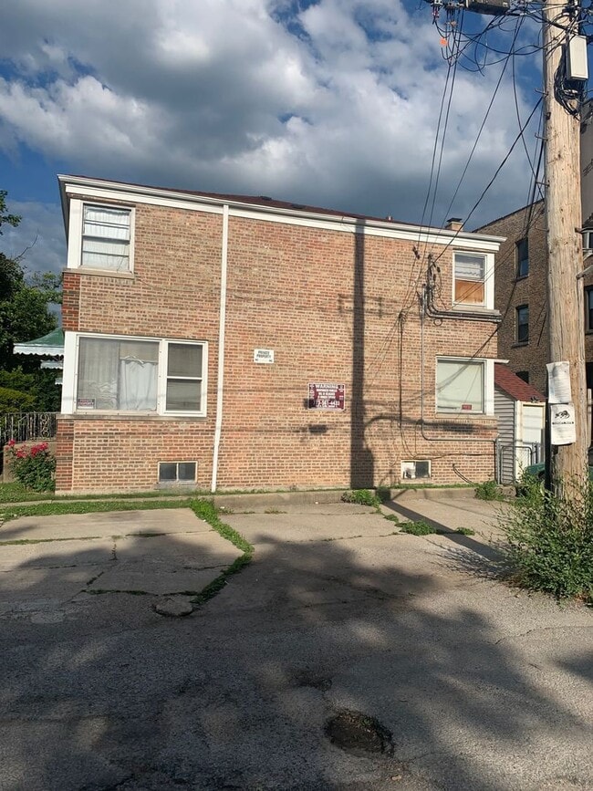 Building Photo - 6154 N Rockwell St