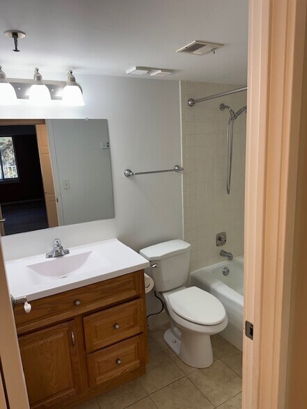 Building Photo - 1450 Plymouth Ln