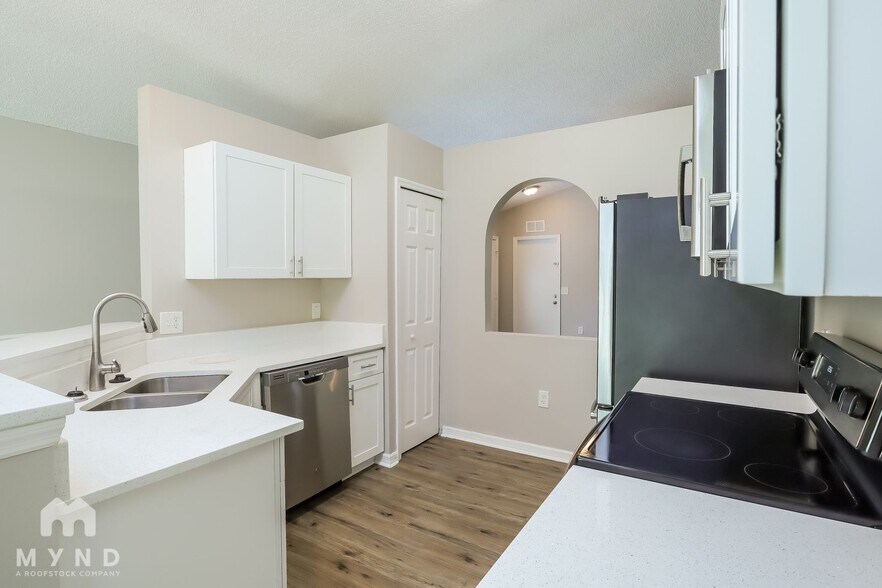 Building Photo - 8537 English Oak Dr