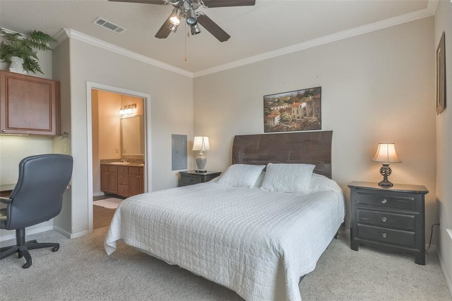 Building Photo - 1711 Old Spanish Trail