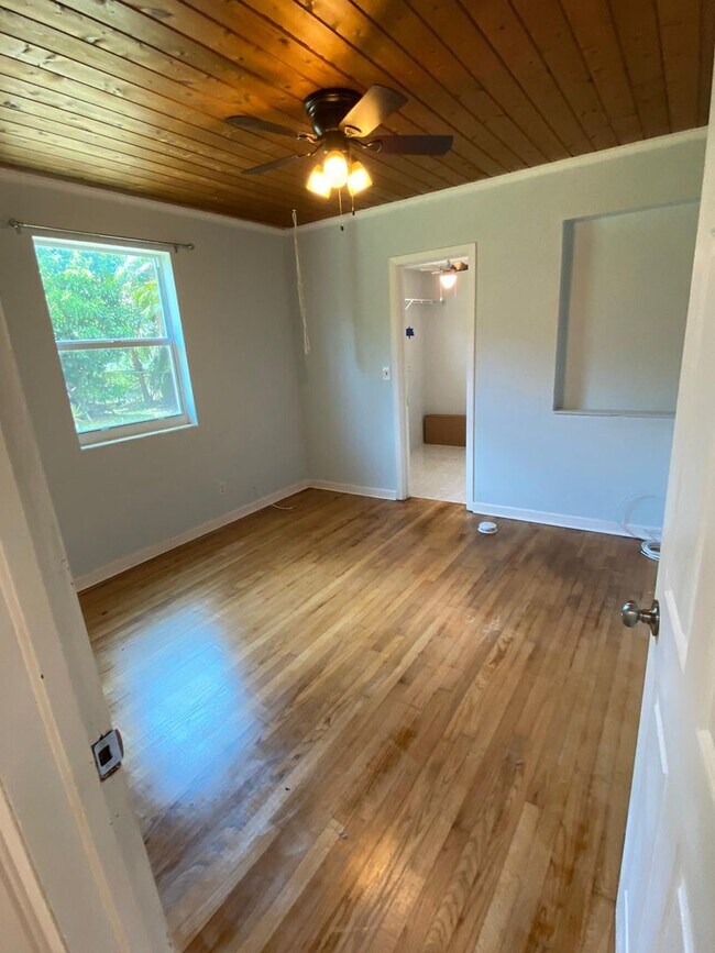 Building Photo - Sunrise Dr. Duplex