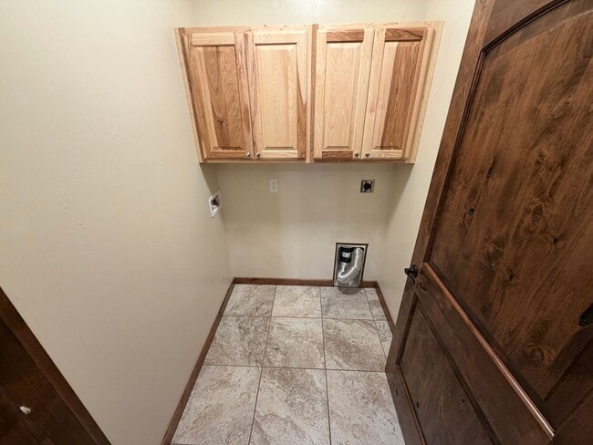 Building Photo - 11 Fieldcross Ln