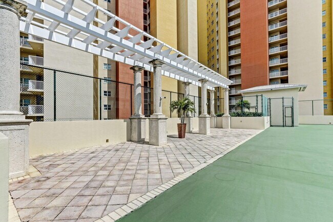 Building Photo - 2640 Lake Shore Dr