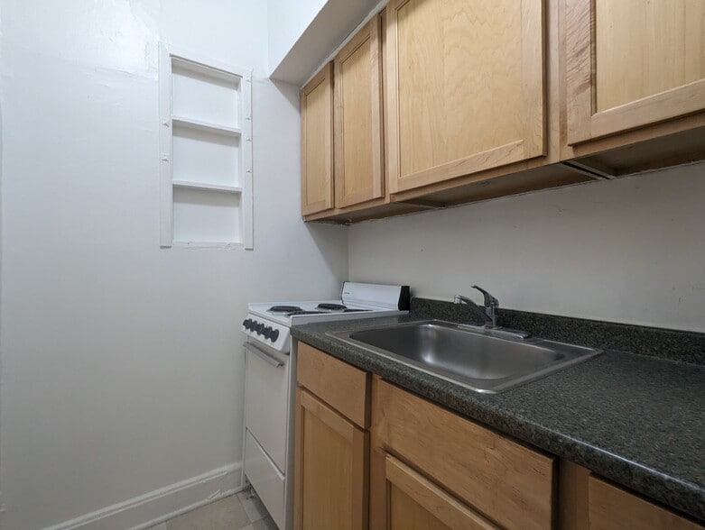 Building Photo - 556 W Arlington Pl