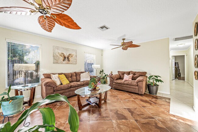 Building Photo - 1242 Wyndcliff Dr