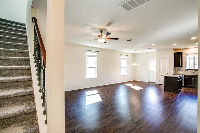 Building Photo - 253 Beechnut Dr