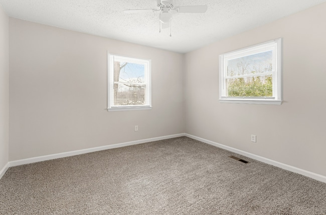 Building Photo - Adorable 2 BR duplex in the heart of Mboro!