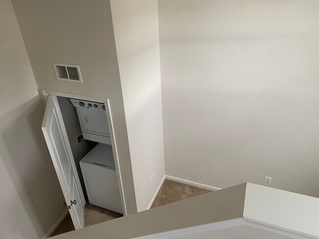 Building Photo - 36 Anthem St