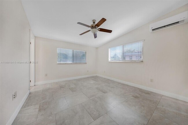 Building Photo - 840 NE 159th St