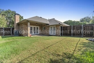 Building Photo - Charming Arlington Home with Spacious Livi...