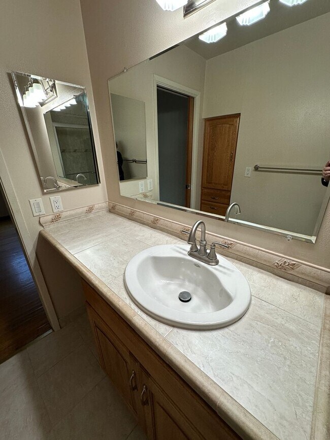 Building Photo - 4 Bedroom, bedrooms with hardwood floors