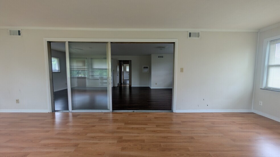Building Photo - 701 Edgecliff St