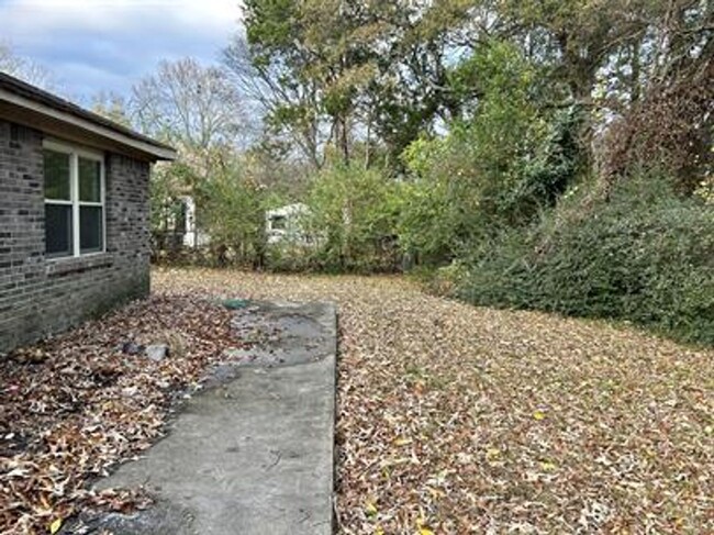 Building Photo - Beautifully Remodeled Home in a Prime Hunt...