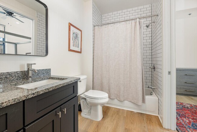 Building Photo - 301 N Mulberry St