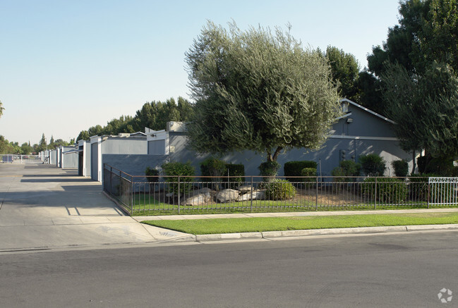 Building Photo - Clay Gardens Apartments