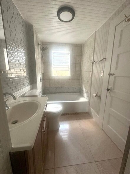 Building Photo - 136 N 15th St