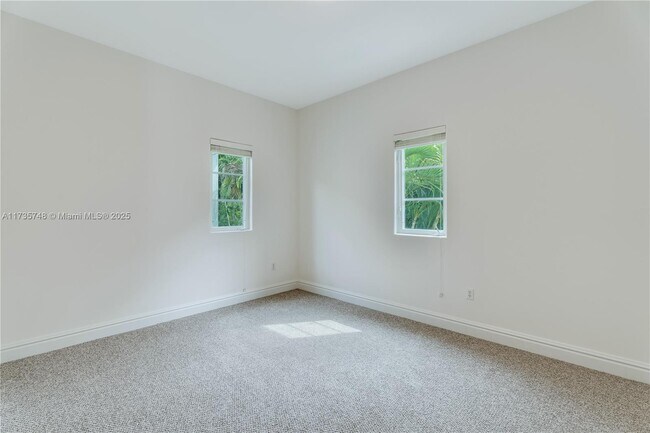 Building Photo - 10155 SW 75th Pl