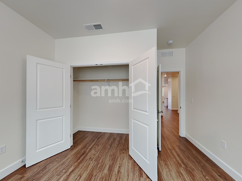 Building Photo - 1818 N Oconner Ave