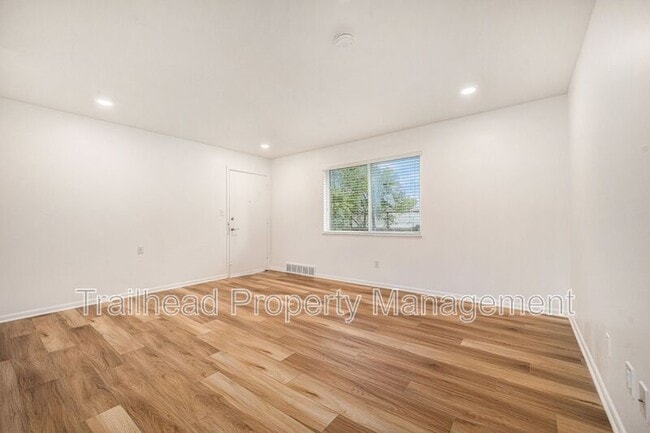 Building Photo - 8300 Robinson St