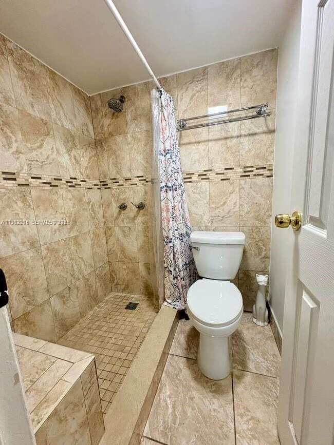 Building Photo - 20500 W Country Club Dr