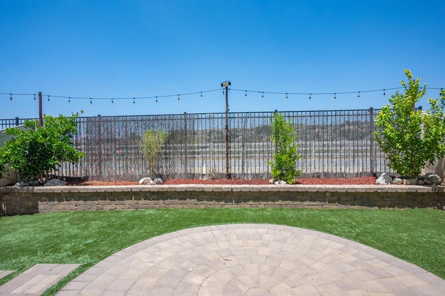 Building Photo - 27638 Sawtooth Ln