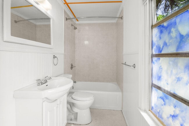 Building Photo - 310 Columbia Dr