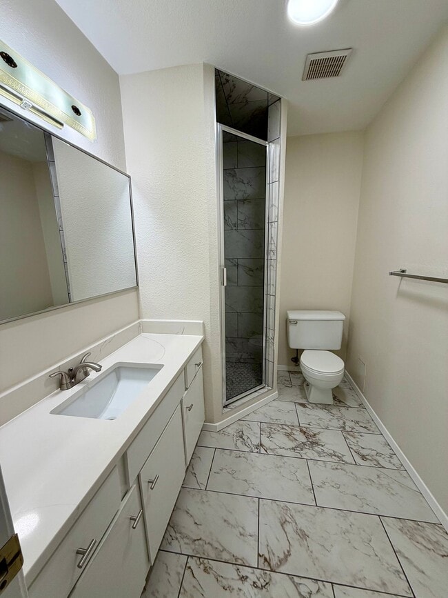 Building Photo - 512 Karen Dr
