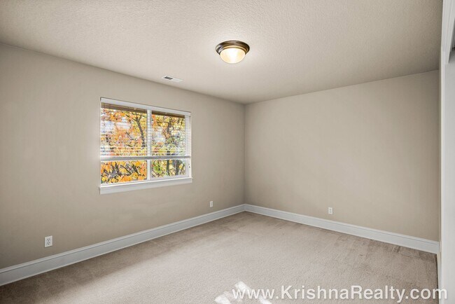 Building Photo - 12834 NW Alsace Ln