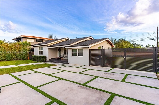 Building Photo - 6860 SW 37th St