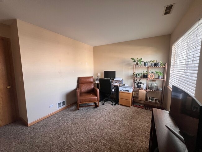 Building Photo - 3400 Blue Ridge Dr