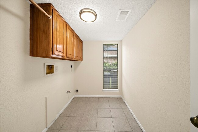 Building Photo - 2206 Greencove Ln