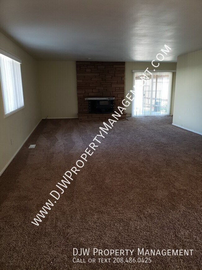 Building Photo - 624 W Linden St