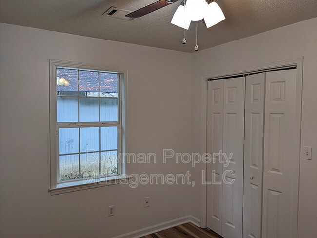 Building Photo - 255 Midway Rd