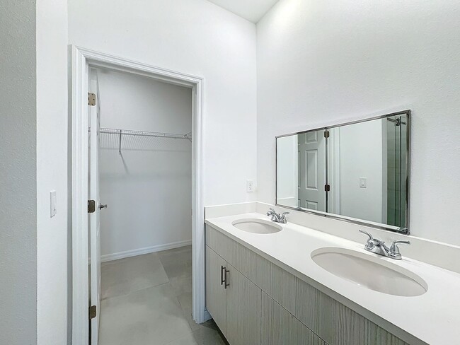 Building Photo - 1711 Barton Towne Cir
