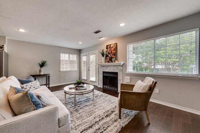 Building Photo - 4231 Crestedge Dr