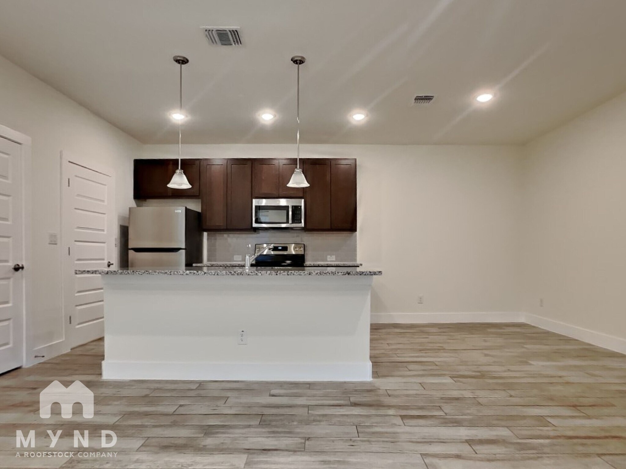 Building Photo - 407 Parkline Dr