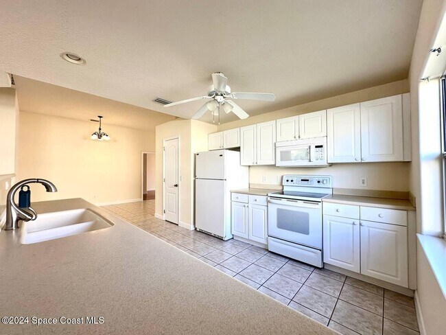 Building Photo - 565 Limerick Dr