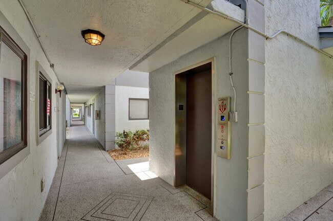 Building Photo - 15235 Lakes of Delray Blvd