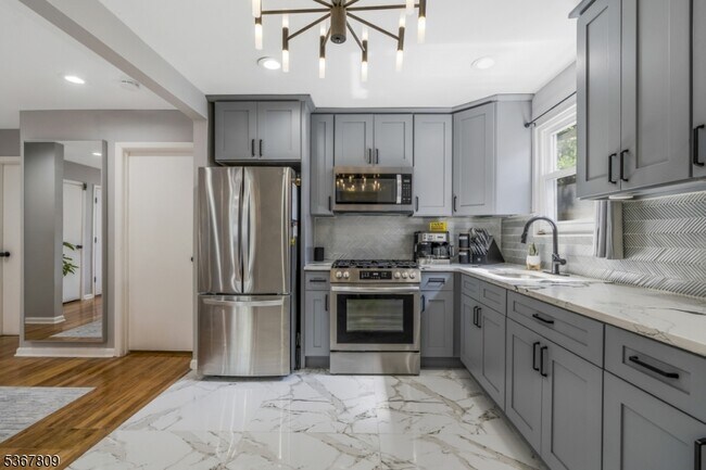 Building Photo - 9 Westervelt Pl