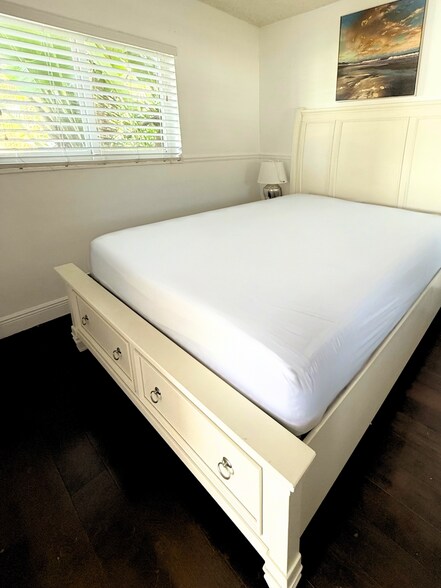 Master Bedroom - 13901 SW 92nd Ave